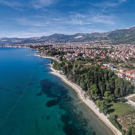 3 Bedroom Stunning Apartment In Kastel Luksic Kaštela Kültér fotó